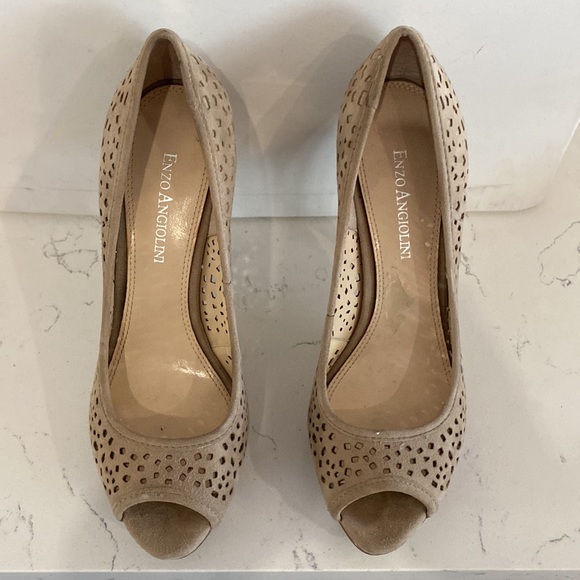 Enzo Angiolini taupe, suede leather heels - Picture 3 of 5